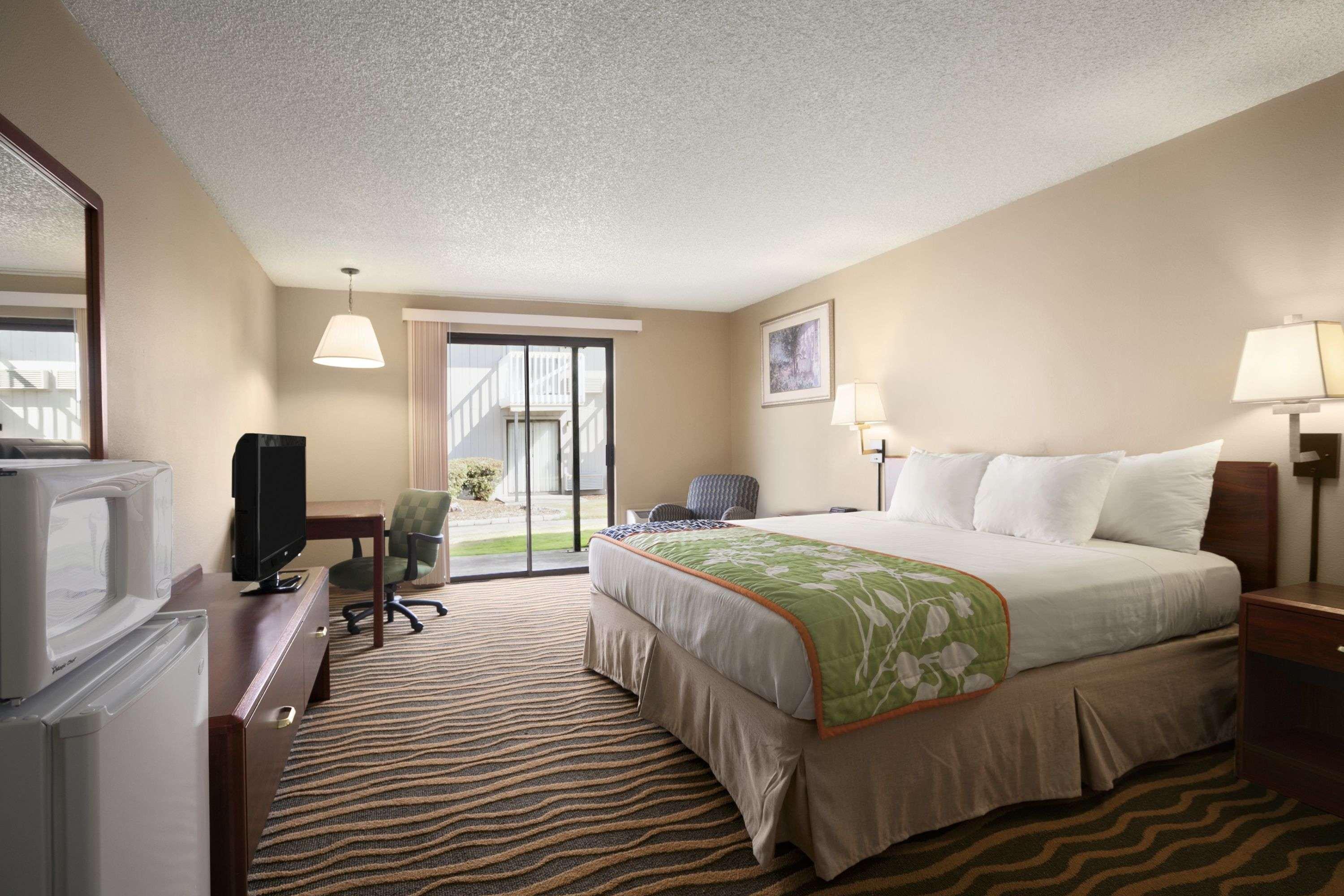 South Tacoma Suites Buitenkant foto