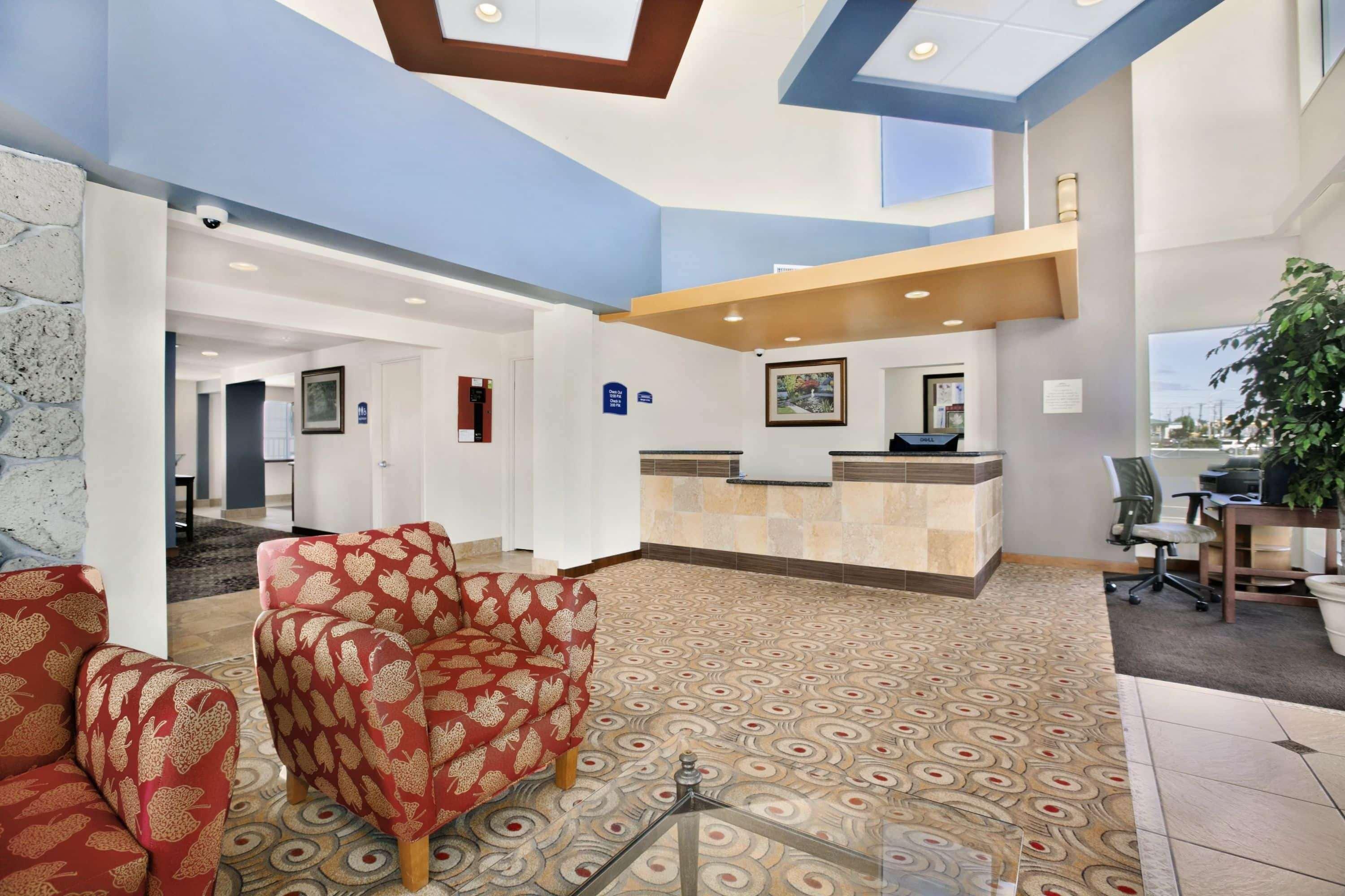 South Tacoma Suites Buitenkant foto