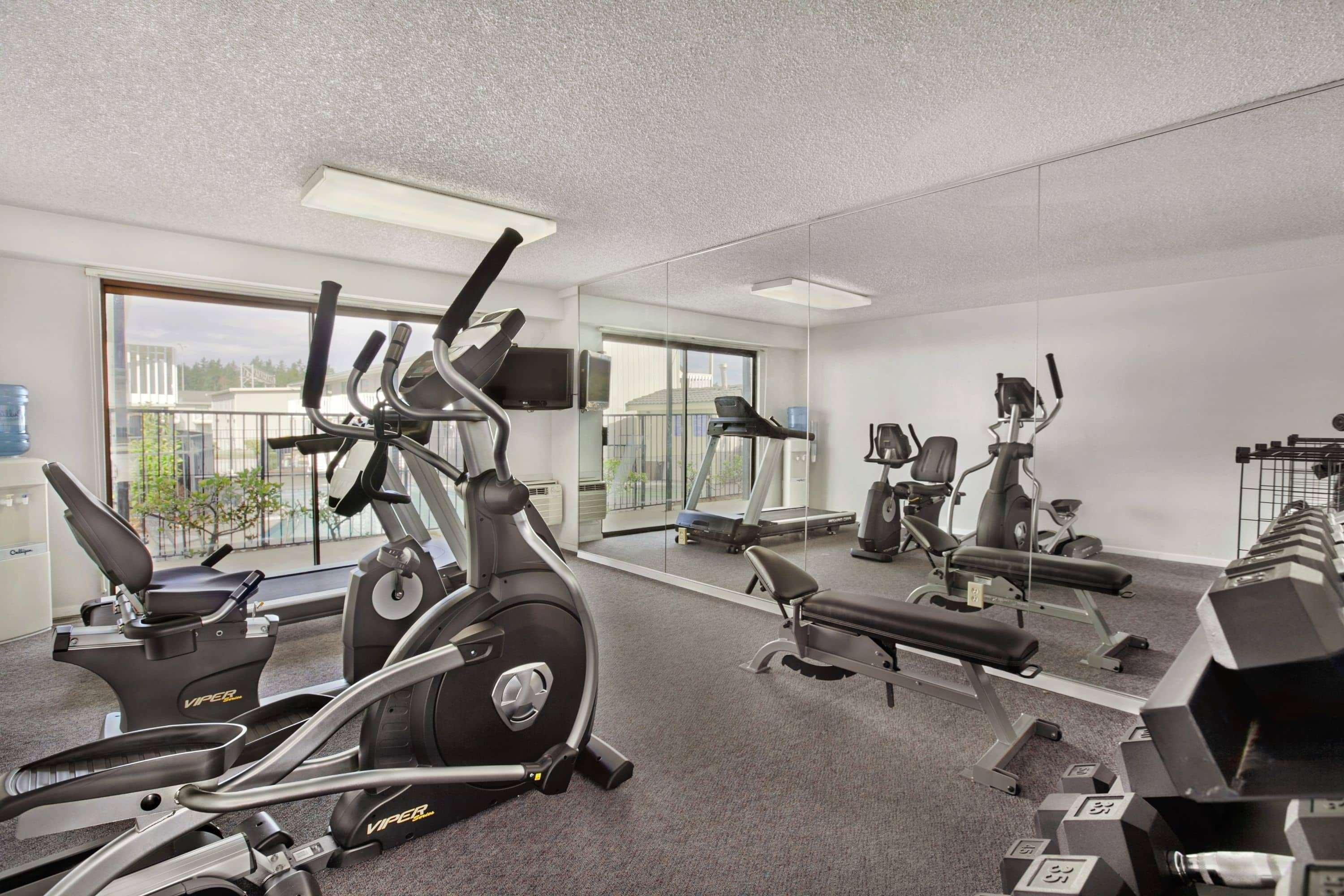 South Tacoma Suites Buitenkant foto