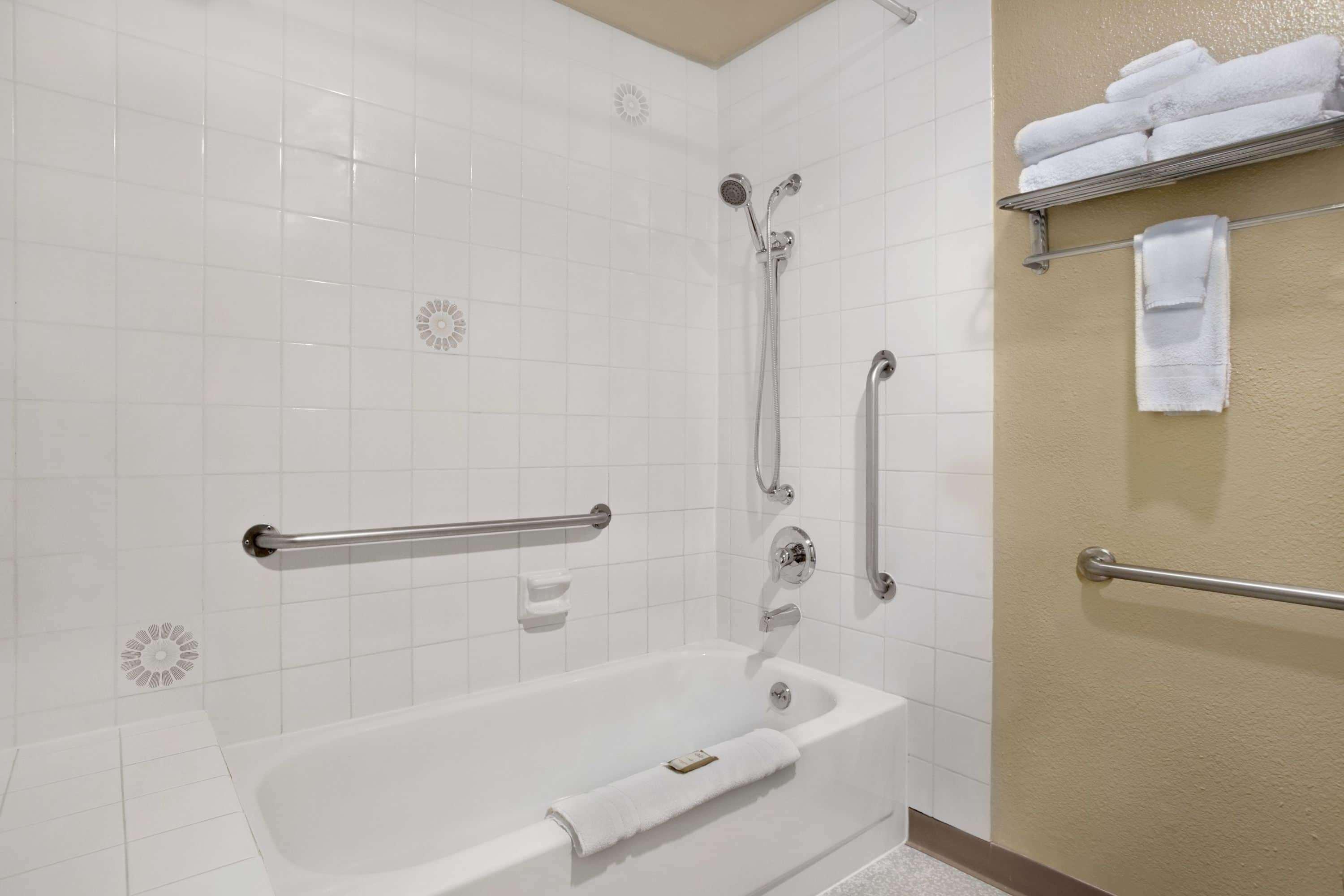 South Tacoma Suites Buitenkant foto