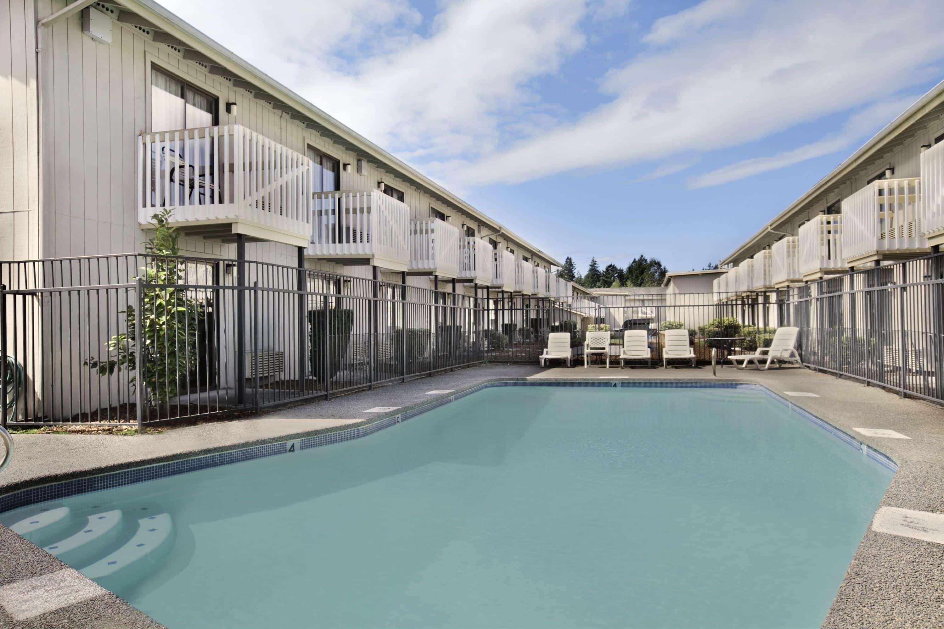 South Tacoma Suites Buitenkant foto