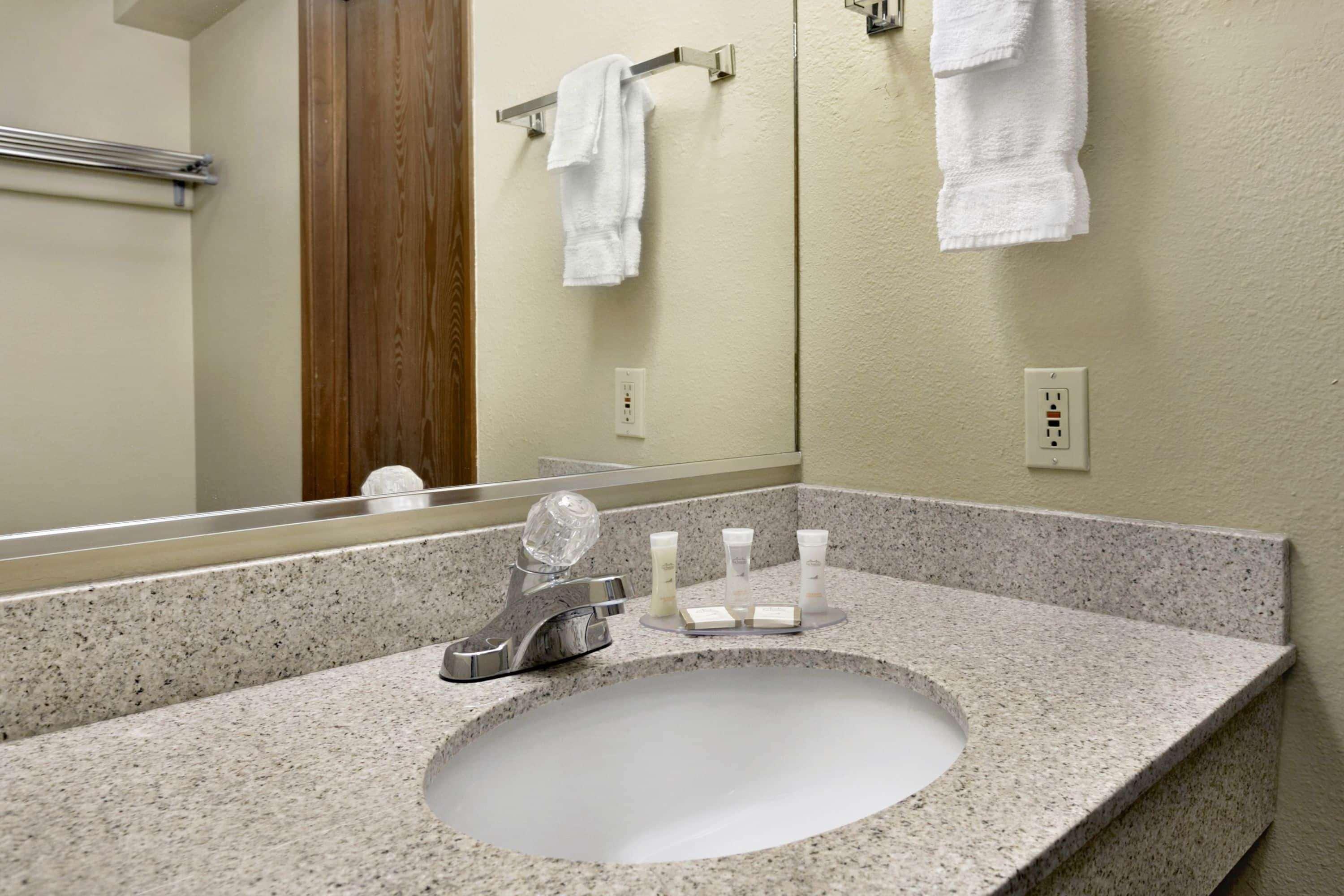 South Tacoma Suites Buitenkant foto
