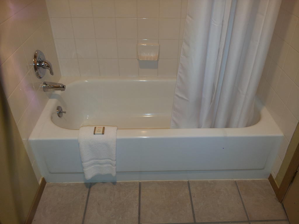 South Tacoma Suites Kamer foto