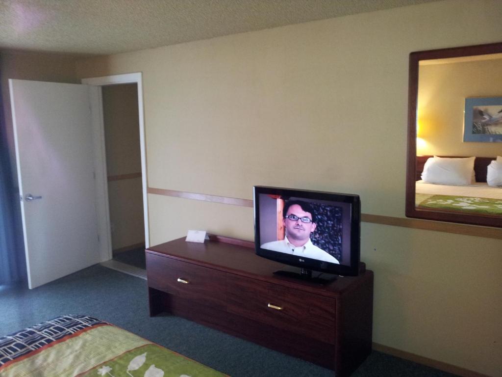 South Tacoma Suites Buitenkant foto
