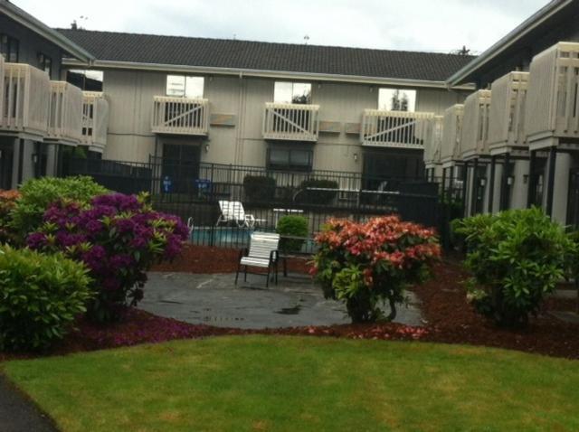 South Tacoma Suites Buitenkant foto